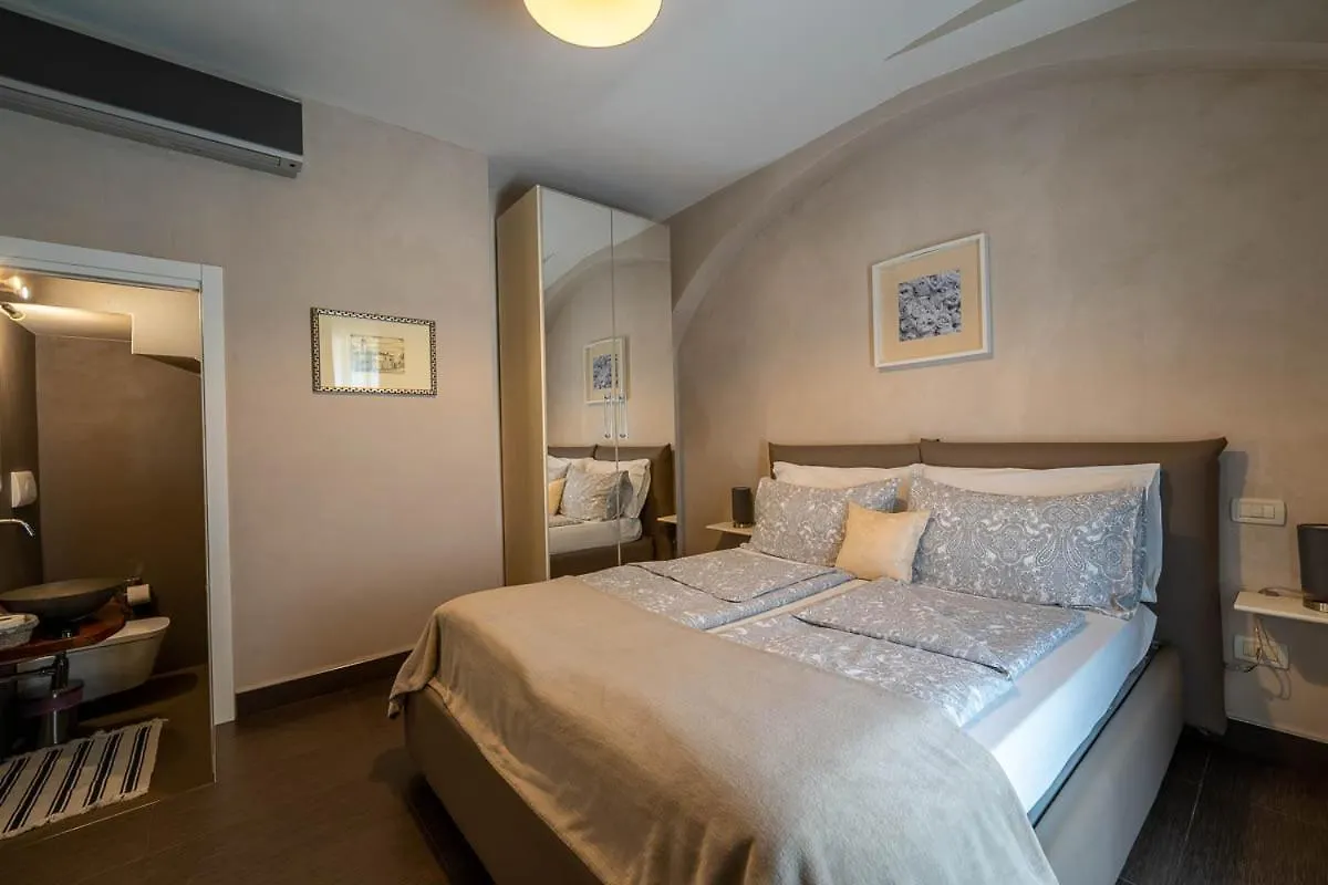 Bed & Breakfast Romantic B&B Il Piccolo Paradiso San Felice del Benaco Italy