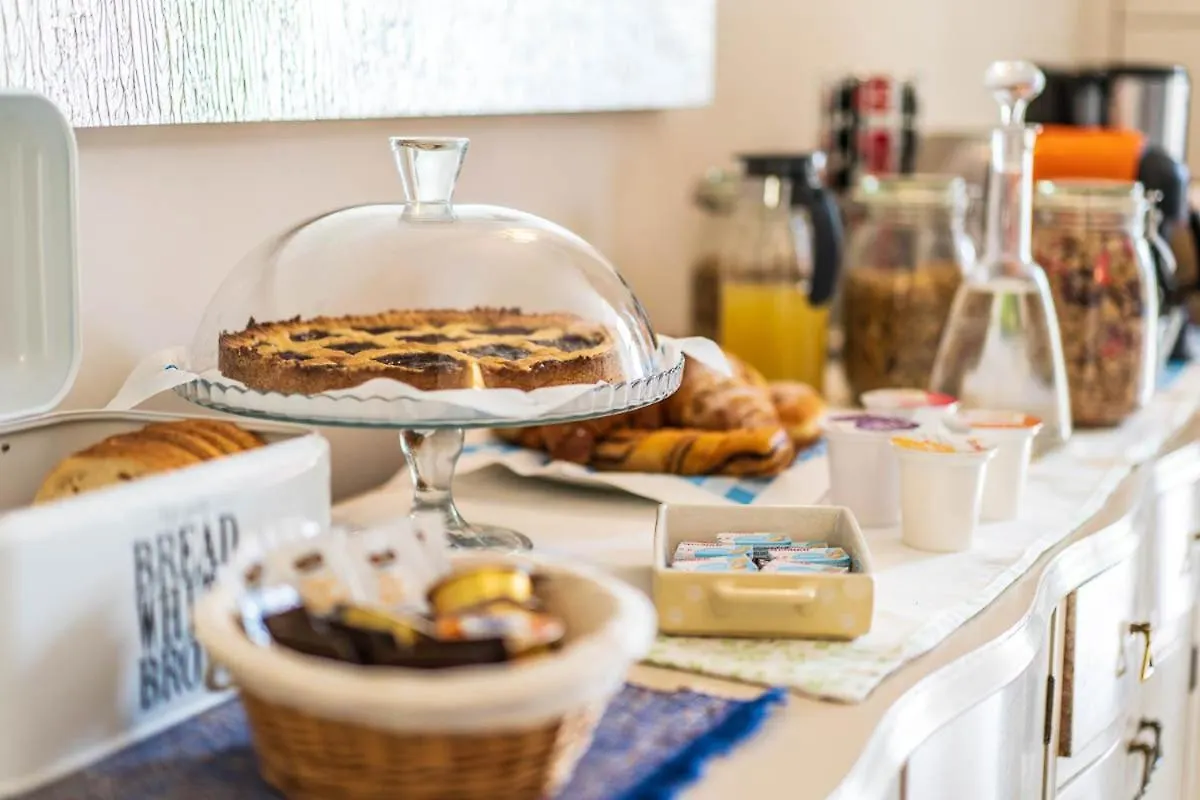 Romantic B&B Il Piccolo Paradiso San Felice del Benaco Bed & Breakfast