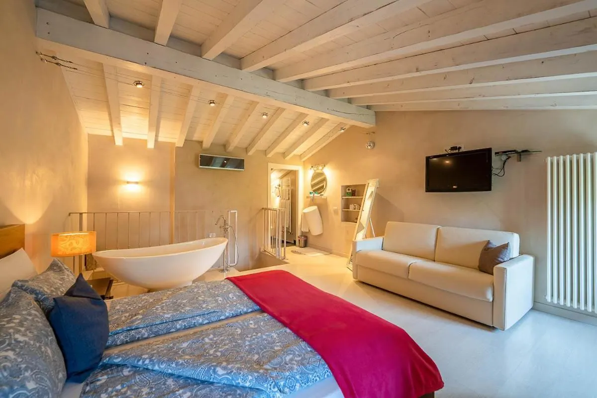 Romantic B&B Il Piccolo Paradiso San Felice del Benaco Italy