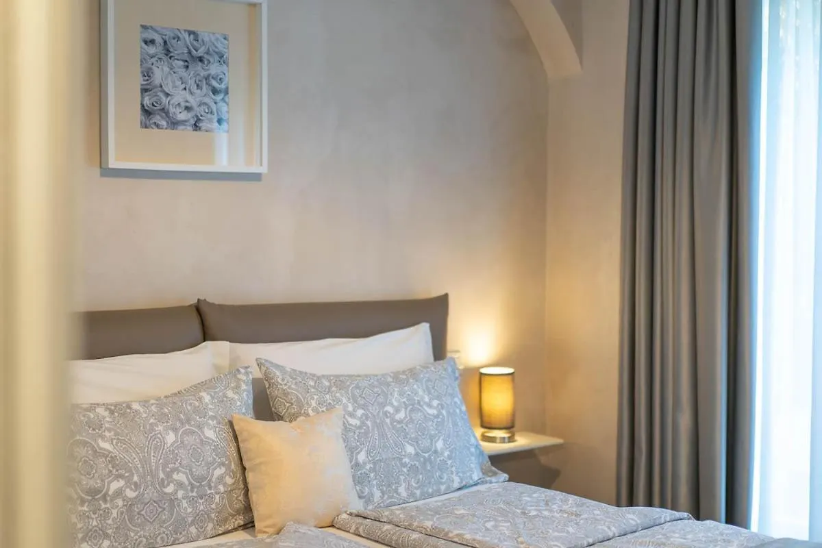 Romantic B&B Il Piccolo Paradiso San Felice del Benaco 0*,  Italy