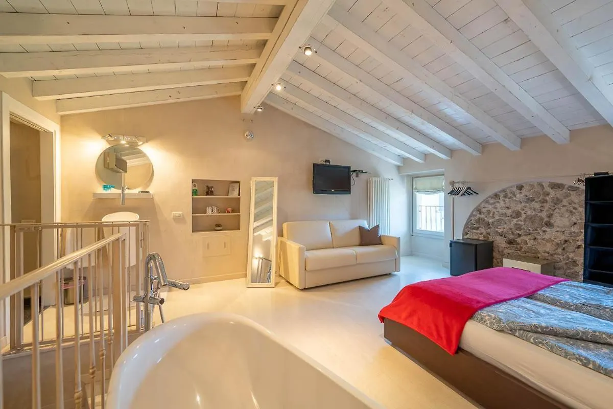 Romantic B&B Il Piccolo Paradiso San Felice del Benaco Bed & Breakfast