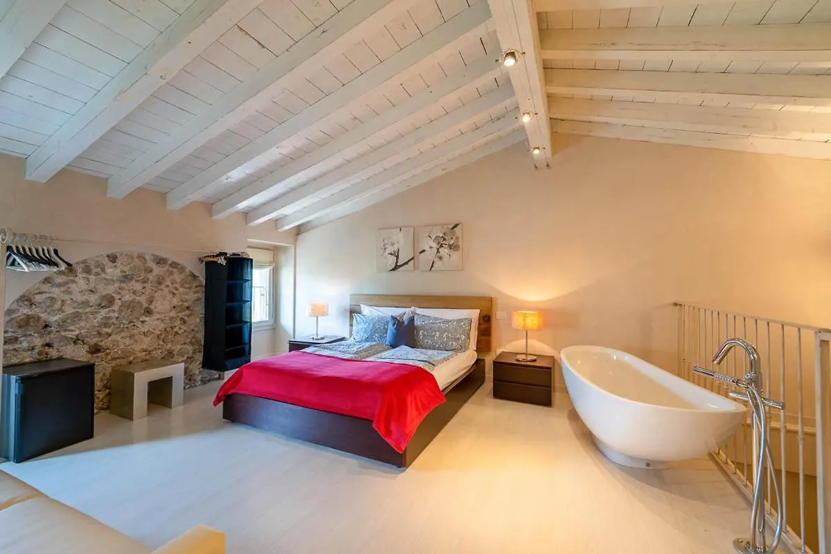 Romantic B&B Il Piccolo Paradiso San Felice del Benaco Bed & Breakfast